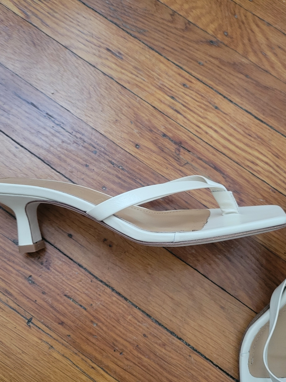 Aeyde Cream Square-Toe Leather Thong Sandals - Picture 2 of 2
